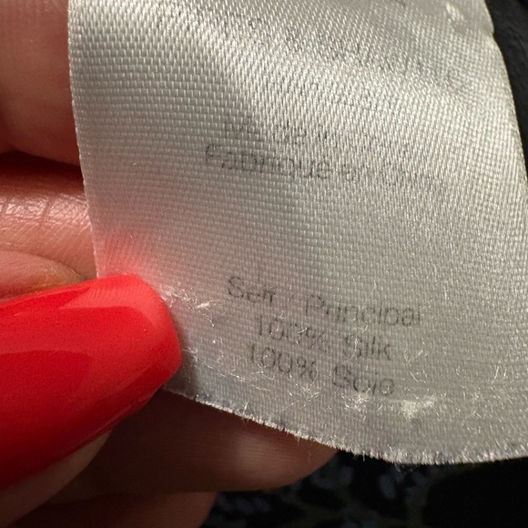 Veronica Beard Black Clarke Silk Blouse. Button Back, Leg of Mutton Sleeves. - Picture 12 of 16